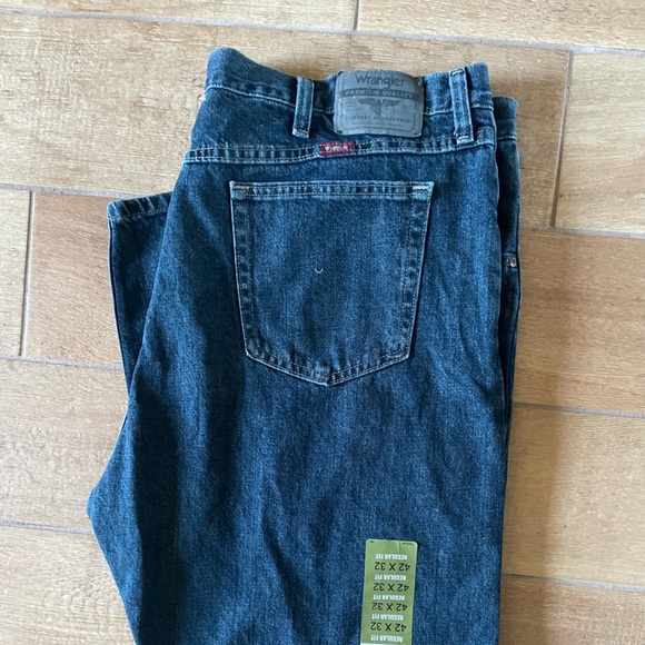 Wrangler Men's dark wash regular fit Jeans 42x32 - Picture 6 of 10